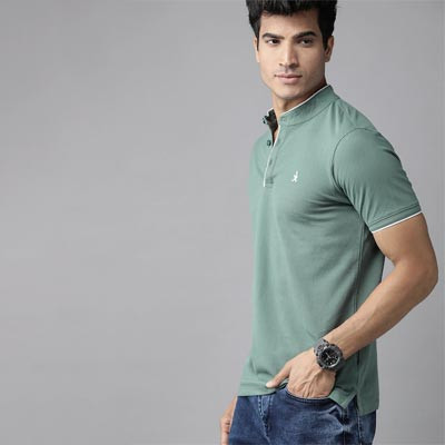 The Lifestyle Co Men Green Pure Cotton Solid Mandarin Collar T-shirt